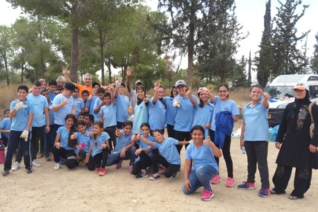 תלמידים ומורים  מבית הספר אלזהראא מטירה לקראת פעילות הניקיון ביער כוכב יאיר. צילום: רוברט סיטבון