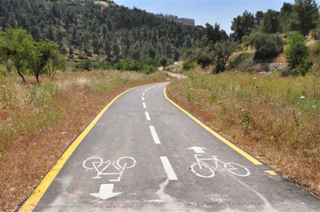 שביל אופניים בפארק ירושלים.  צילום: רונית סבירסקי