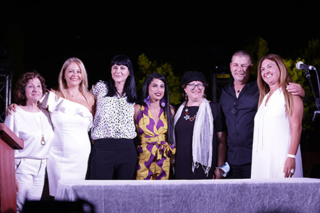 נציגי קק"ל ומקבלות אותות ההוקרה בטקס חלוקת האותות.  צילום" חיים ורסנו, ארכיון הצילומים של קק"ל