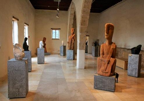 חדר המוזיקה במוזיאון אחיעם שושני. צילום: יעקב שקולניק, ארכיון הצילומים של קקל