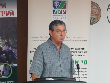 פרופ' קרניאלי בהרצאתו ביום העיון.  צילום: יואב דביר