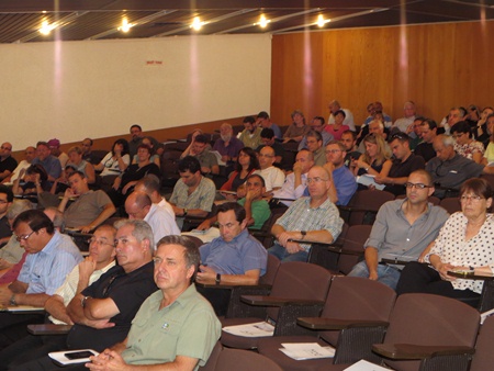 הקהל וחלק מהמשתתפים ביום העיון.  צילום: יואב דביר.