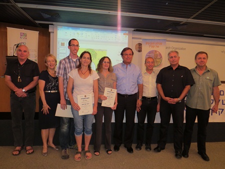 מקבלי המלגות עם היור ואנשי המקצוע של קקל. צילום: יואב דביר