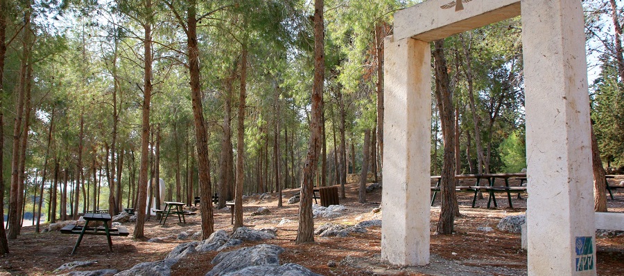 אנדרטת אסף אסולין. צילום: יעקב שקולניק, ארכיון הצילומים של קק"ל