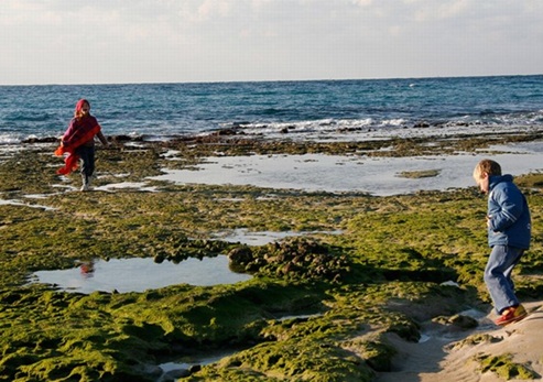 טיול בחוף אכזיב