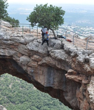 מערת קשת- פארק אדמית. צילום: פנינה לבנון, ארכיון הצילומים קק"ל