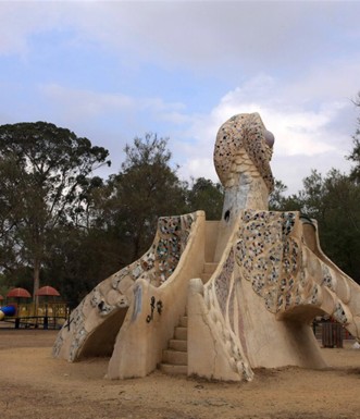 פארק אופקים. פסל נשר. צילום: יעקב שקולניק