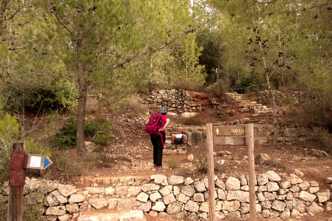 ההפסקה נגמרה. ממשיכים בשביל הדסה. צילום: יעקב שקולניק