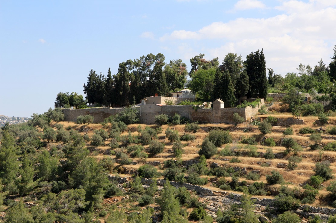 מנופי השביל: מנזר אחיות ציון בעין כרם. צילום: יעקב שקולניק