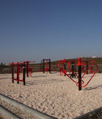 מתקני ספורט בשביל דלתון-גוש חלב. צילום: יעקב שקולניק