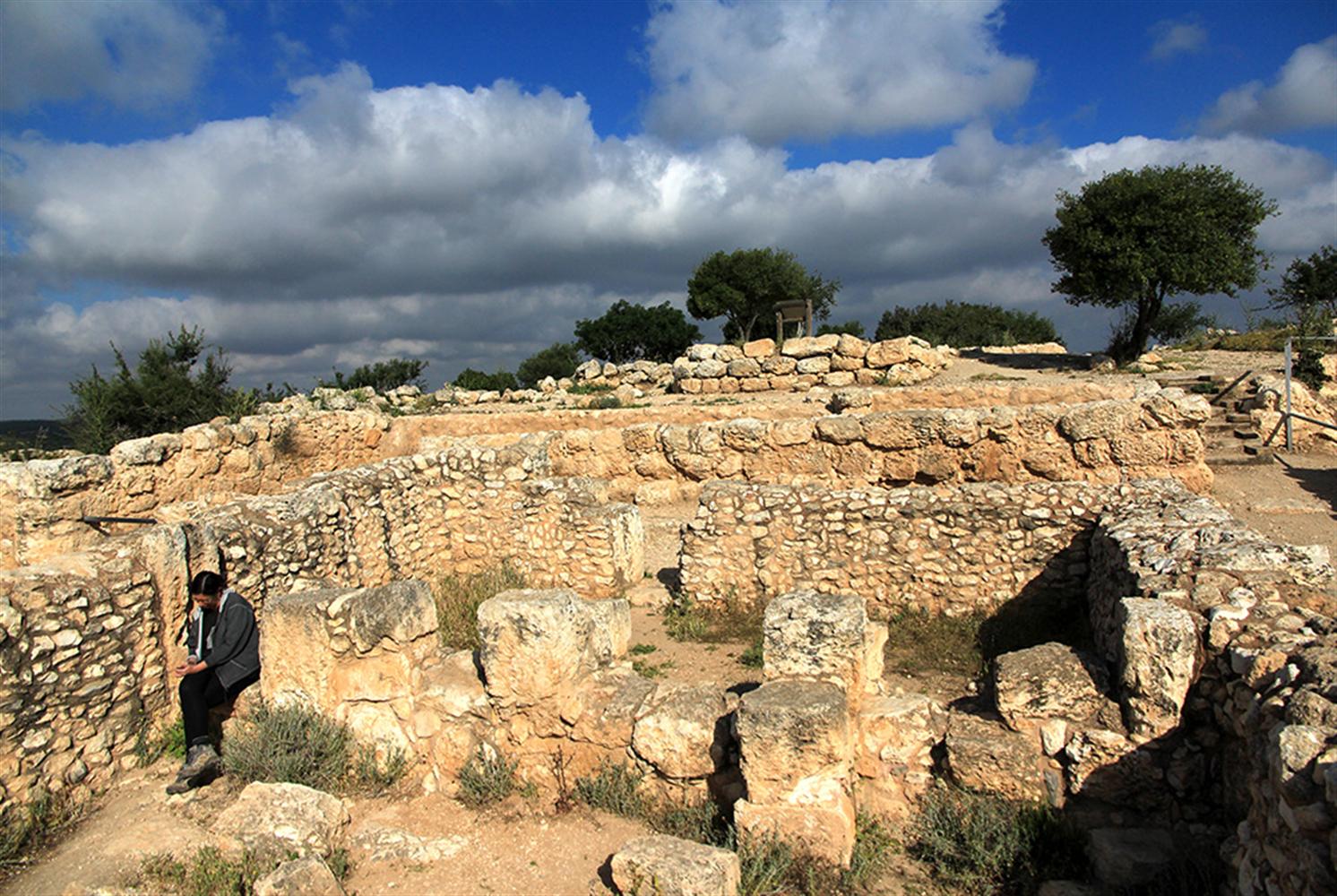 מרכז הכפר בחורבת עתרי - מראה כללי. צילום: יעקב שקולניק