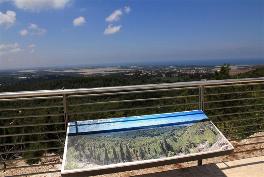 לוח תצפית במצפור שביט. צילום: יעקב שקולניק