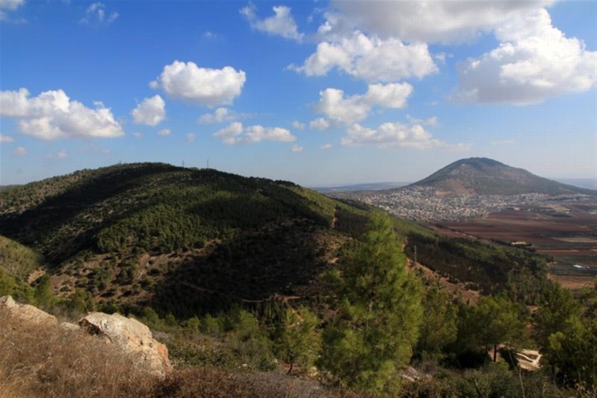 מבט על הר דבורה ועל הר תבור. צילום: יעקב שקולניק