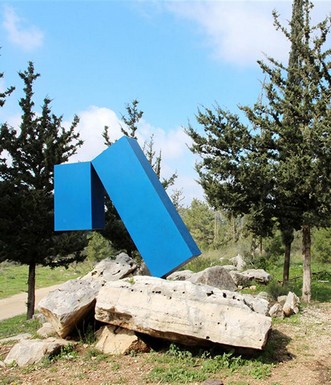 אנדרטה לזכר הטייס עמי גדיש. צילום: יעקב שקולניק