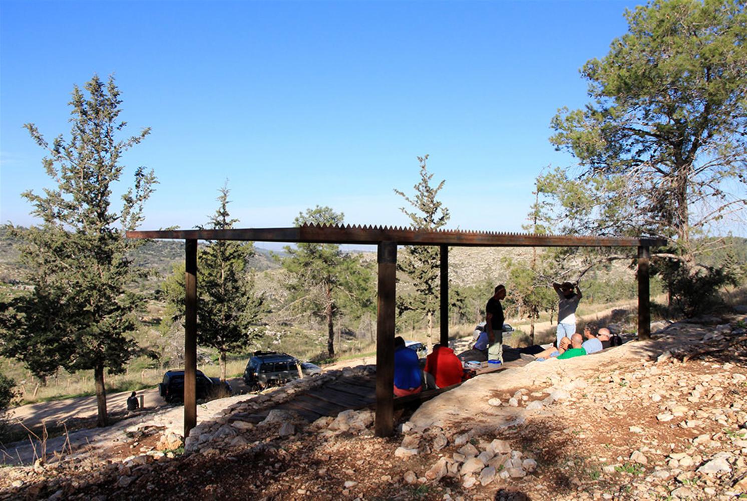 מצפה אמיר משקיף על נופי נחל נטוף. צילום: יעקב שקולניק