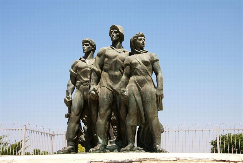 אנדרטת המגינים, יצירתו של נתן רפופורט. צילום: יעקב שקולניק