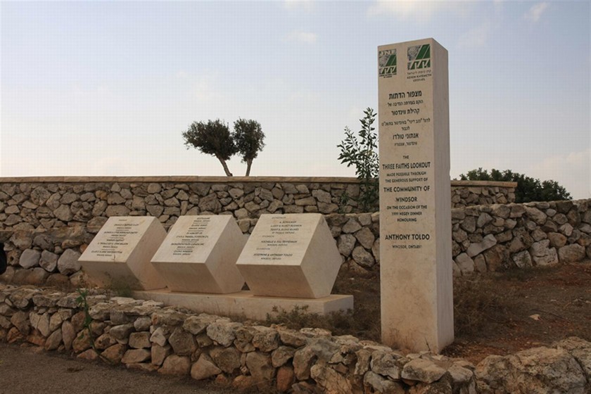 מצפור שלוש הדתות בפסגת הר הקפיצה. צילום: יעקב שקולניק