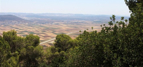 תצפית מחניון הר אחים דרומה, למערבה של בקעת בית נטופה. צילום: יעקב שקולניק