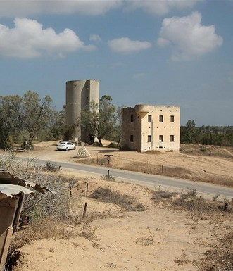 בארי הישנה. עמדות ממלחמת העצמאות, מגדל המים ובית הביטחון. צילום: יעקב שקולניק