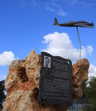 אנדרטת הזיכרון לטייס אברהם שטהל. צילום: יעקב שקולניק