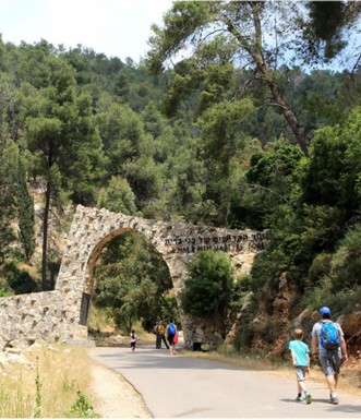 בדרך למערת בני ברית. צילום: יעקב שקולניק