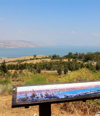 לוח תצפית במצפה כנרת מנדל. צילום: יעקב שקולניק