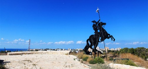 נפוליאון משקיף על עכו העתיקה, העיר שלא כבש. צילום: יעקב שקולניק