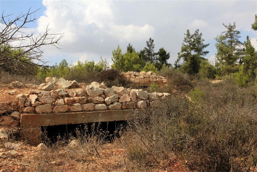 שרידי משלט הסנטוריום. צילום: יעקב שקולניק