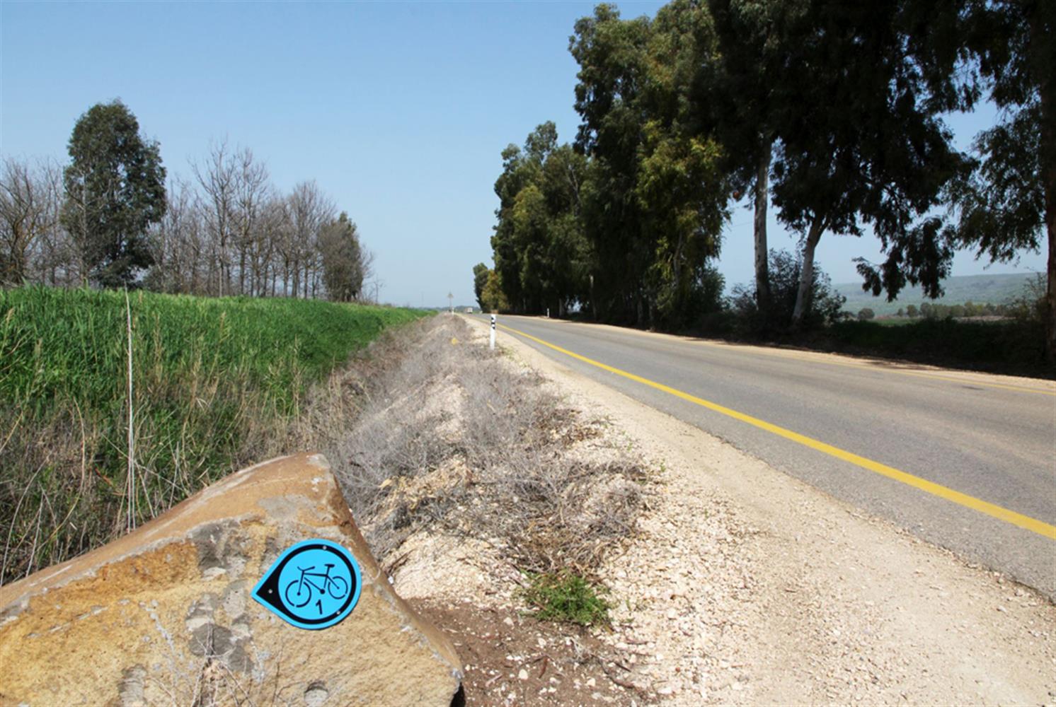 שלט אופניים מציין את תחילת המסלול. צילום: יעקב שקולניק