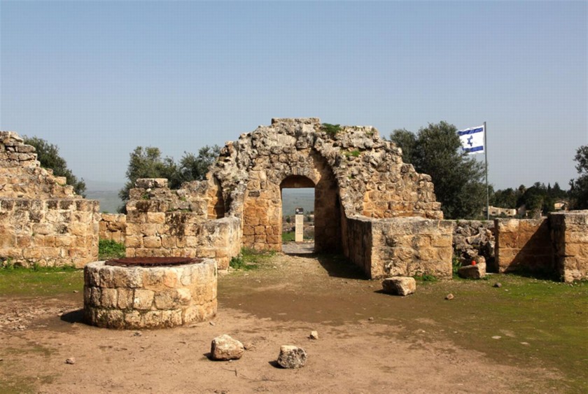 חורבת ירדה. מבט אל השער המזרחי. צילום: יעקב שקולניק