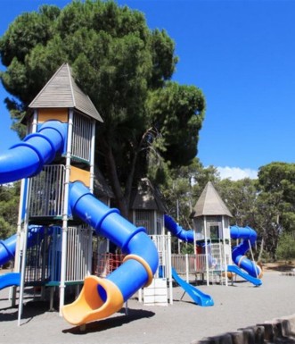 מתקן שעשועים לילדים בפארק לילי שרון. צילם: יעקב שקולניק