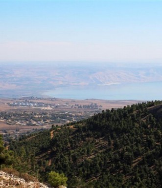 הכנרת והגולן נראים כמו על כף היד. צילם: יעקב שקולניק