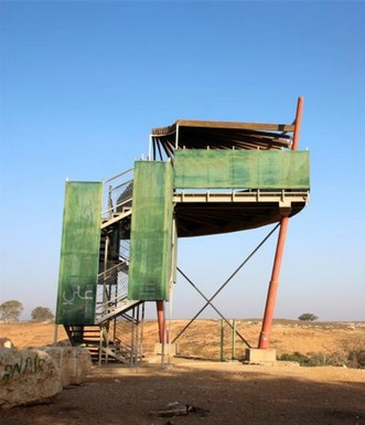 מגדל תצפית ליד הכניסה הדרומית לדרך. צילם: יעקב שקולניק