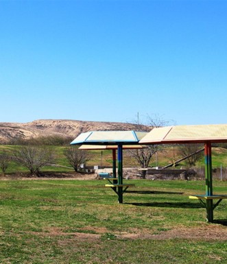 מדשאה בפארק ירוחם. צילום: יעקב שקולניק