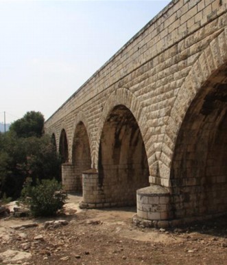 הגשר הטורקי של רכבת העמק בפארק העמקים. צילום: יעקב שקולניק