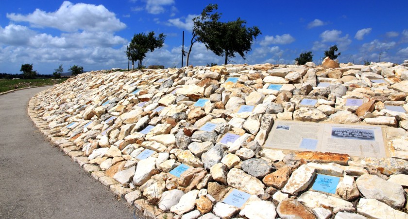 שמות "הילדים של אוכברג" במצפה אוכברג. צילום: יעקב שקולניק
