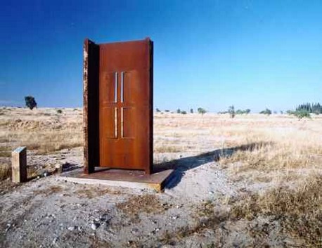 פסל של מוטי מלר ביער חצרים. צילום: ארכיון קקל