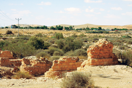 שרידי גשר הרכבת התורכי בימינו.  צילום: ארכיון צילומי קק''ל