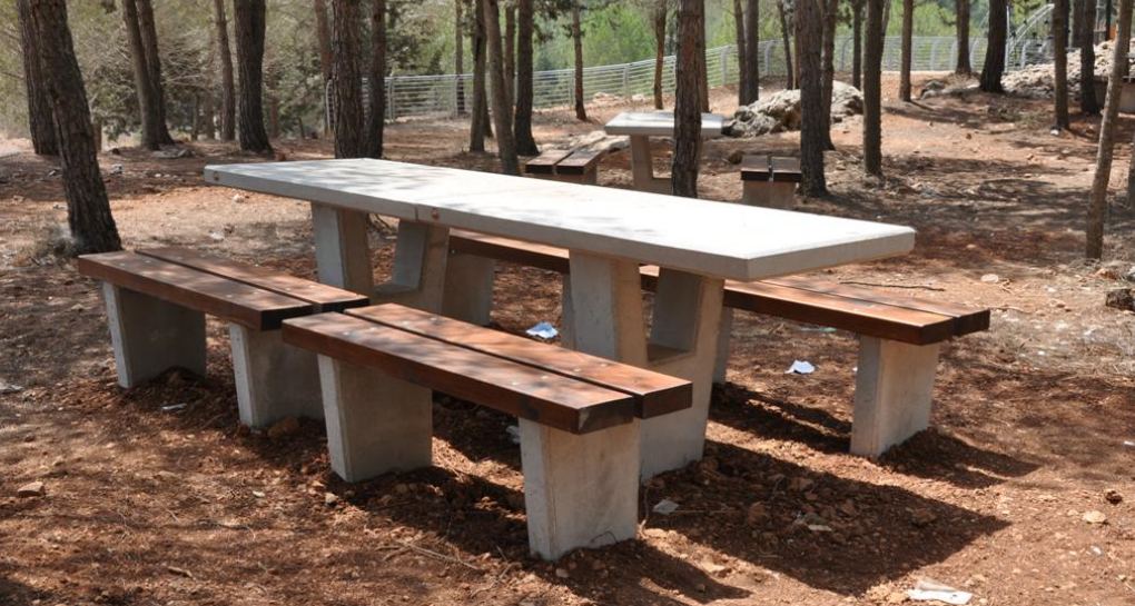 ספסל בפארק ירושלים. צילום: ארכיון הצילומים של קקל