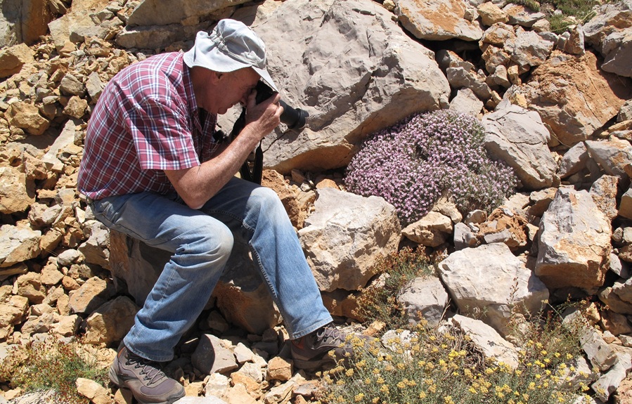 עוזי פז מצלם את חדעד הלבנון בסיור בחרמון. צילום אורי פרגמן-ספיר