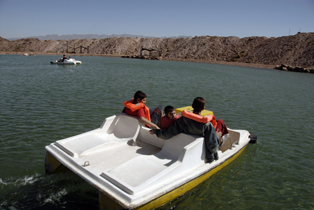 שיט בסירות באגם פארק תמנע.  צילום: ארכיון צילומי קקל