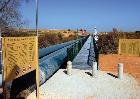 גשר הצינורות בגדה המערבית של הנחל