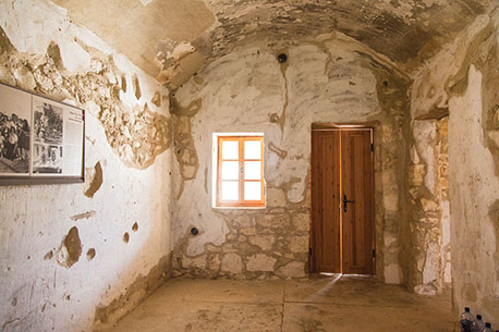 מבנה משוחזר. צילום: יעקב שקולניק, ארכיון הצילומים של קקל