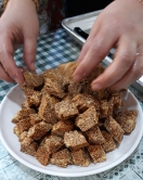 ממתק שומשום, אגוזים ודבש