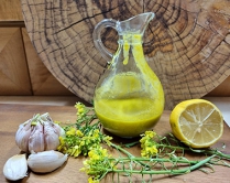 רוטב איולי ירקרק צהבהב 